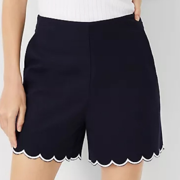 Ann Taylor navy blue shorts with white scalloped trim and side zip. NWT Size 4 - Picture 1 of 15
